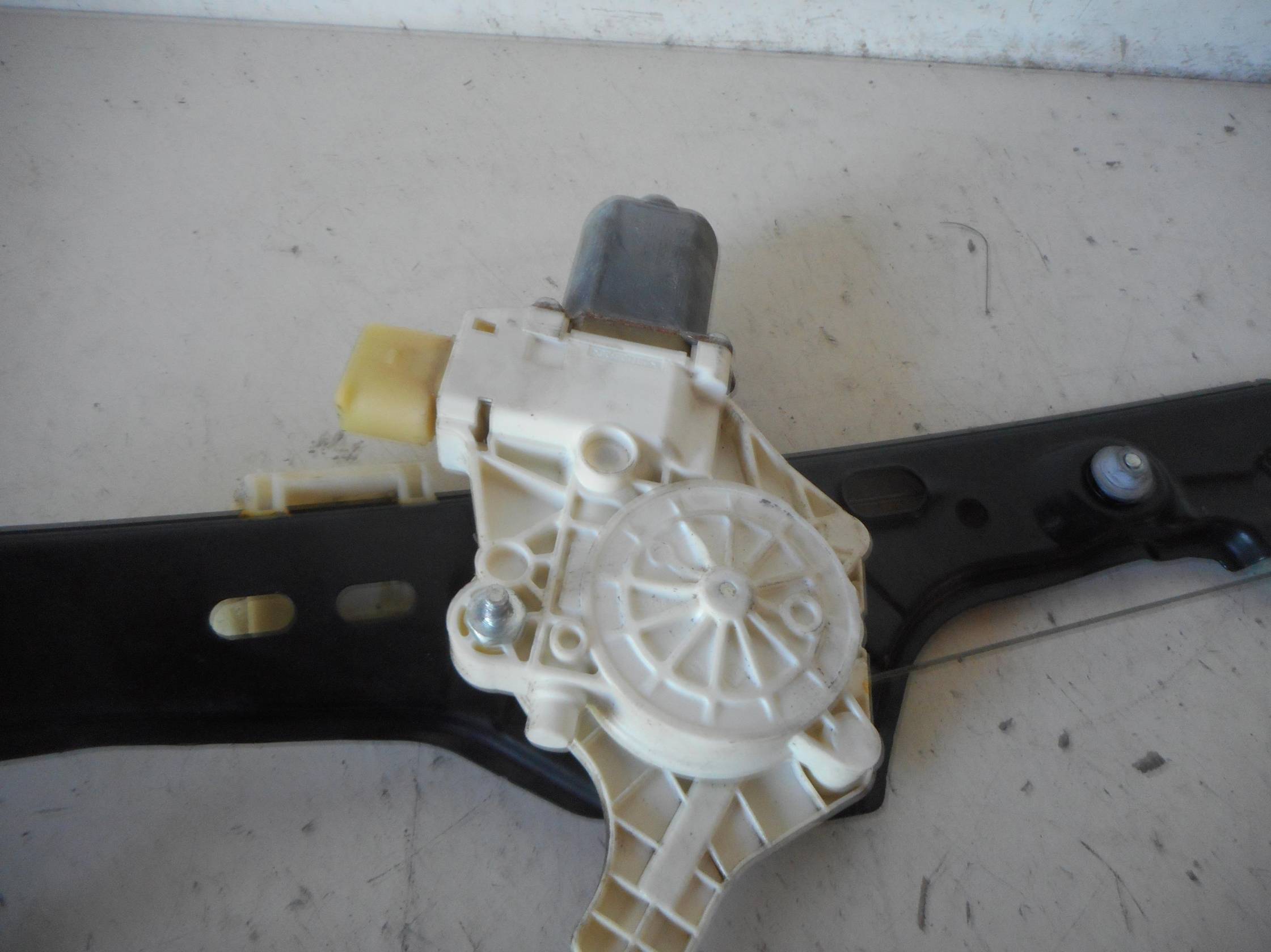 Alzacristallo elettr. porta ant. sx.